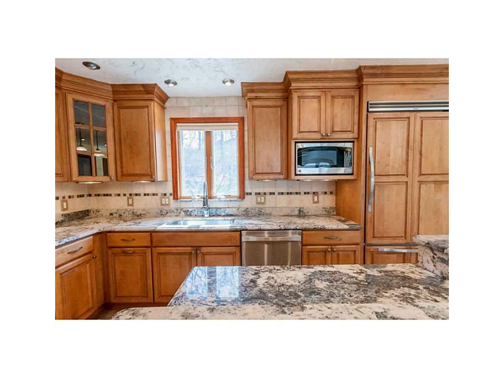 39 Robin Hollow Ln, Westerly, RI 02891 photo 3