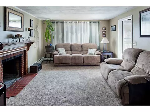 83 Metropolitan Dr, Warwick, RI 02886 photo 3