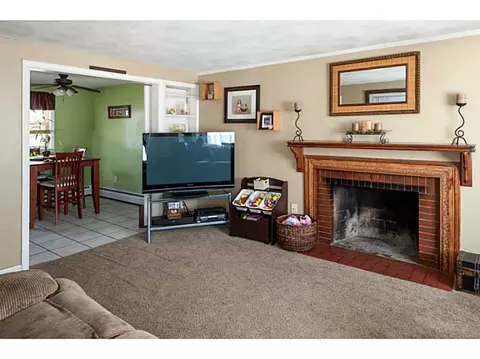 83 Metropolitan Dr, Warwick, RI 02886 photo 4
