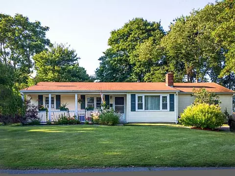 83 Metropolitan Dr, Warwick, RI 02886 photo 1