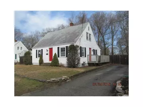 169 Vera St, Warwick, RI 02886 photo 3