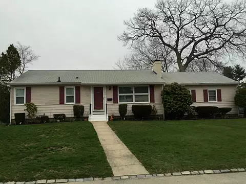 54 Dedham Rd, Warwick, RI 02888 photo 1