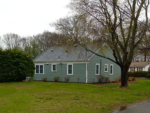299 Buttonwoods Ave, Warwick, RI 02886 photo 2