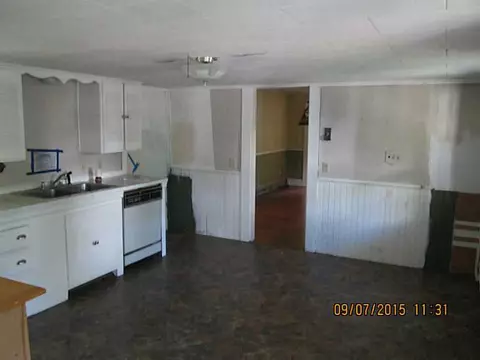 87 Tollgate Rd, Warwick, RI 02886 photo 9
