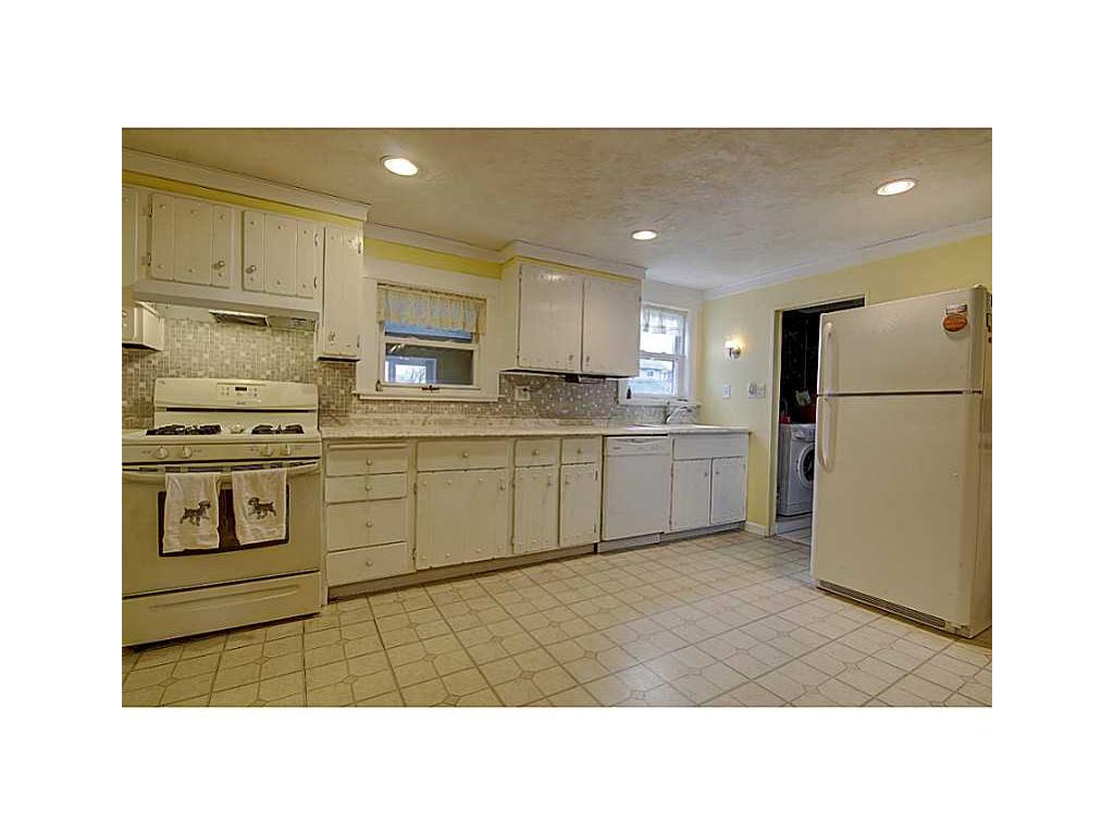 95 Thomas St, Woonsocket, RI 02895 photo 8