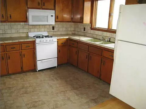 476 Montaup St, Fall River, MA 02724 photo 6