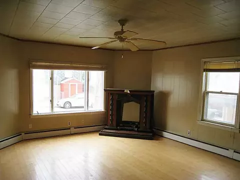 476 Montaup St, Fall River, MA 02724 photo 3