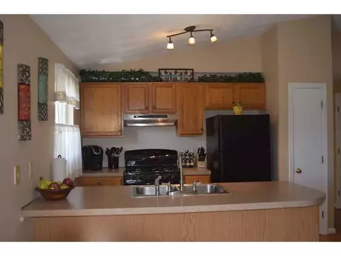 18 Mary Beth Dr, Warwick, RI 02886 photo 8