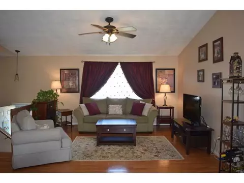 18 Mary Beth Dr, Warwick, RI 02886 photo 5