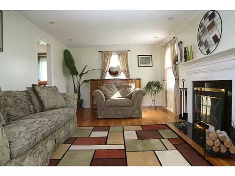 94 Haley Rd, Warwick, RI 02889 photo 4