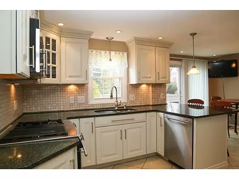 94 Haley Rd, Warwick, RI 02889 photo 6