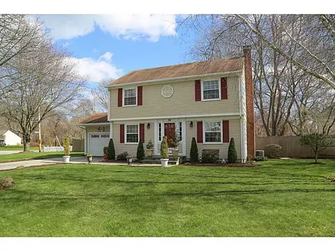 94 Haley Rd, Warwick, RI 02889 photo 2