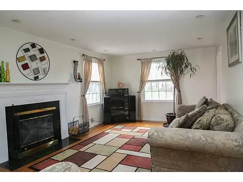 94 Haley Rd, Warwick, RI 02889 photo 3