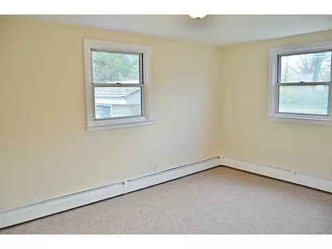 84 Inez Ave, Warwick, RI 02886 photo 17