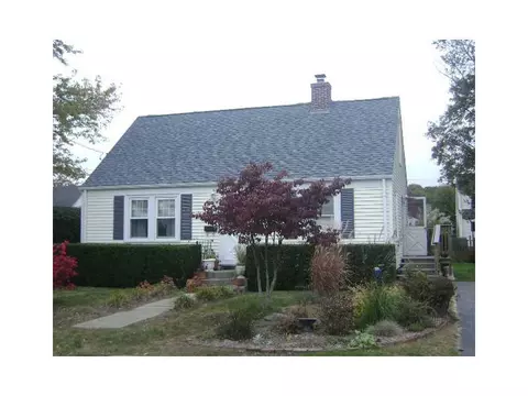 47 Maplehurst Ave, Warwick, RI 02889 photo 2