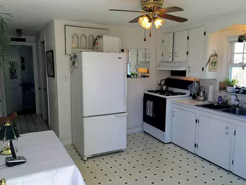 47 Maplehurst Ave, Warwick, RI 02889 photo 4