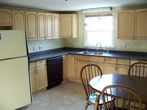 645 Squaw Rock Rd, Moosup, CT 06354 photo 4
