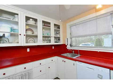 737 Commonwealth Ave, Warwick, RI 02886 photo 9