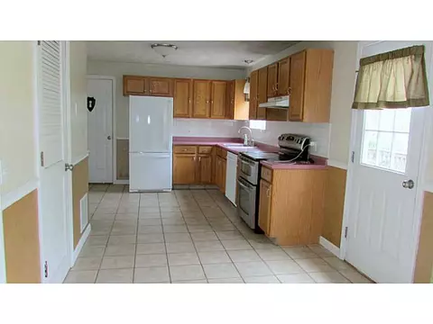 33 Walker Ln, Coventry, RI 02816 photo 3