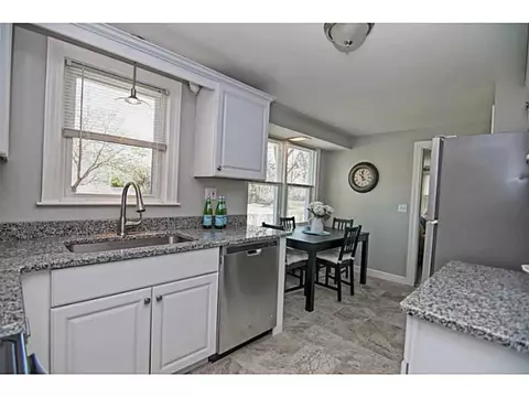 39 Thomas St, Warwick, RI 02886 photo 6