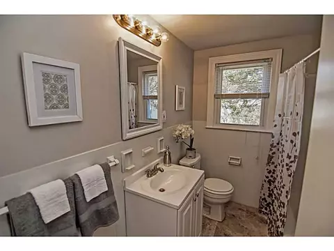 39 Thomas St, Warwick, RI 02886 photo 9