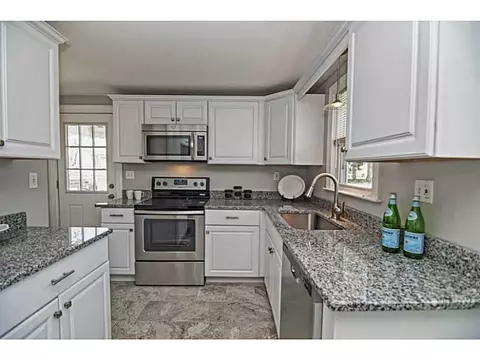 39 Thomas St, Warwick, RI 02886 photo 4