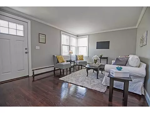 39 Thomas St, Warwick, RI 02886 photo 2