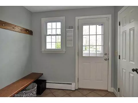 99 Ladderlook Rd, Warwick, RI 02886 photo 2