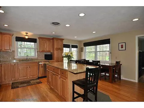 99 Ladderlook Rd, Warwick, RI 02886 photo 4