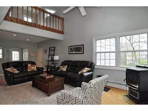 99 Ladderlook Rd, Warwick, RI 02886 photo 11