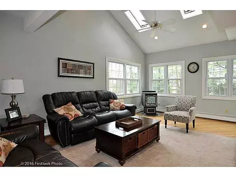 99 Ladderlook Rd, Warwick, RI 02886 photo 13