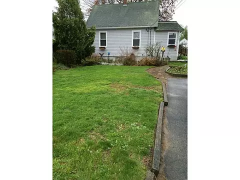 347 Mowry St, Woonsocket, RI 02895 photo 3