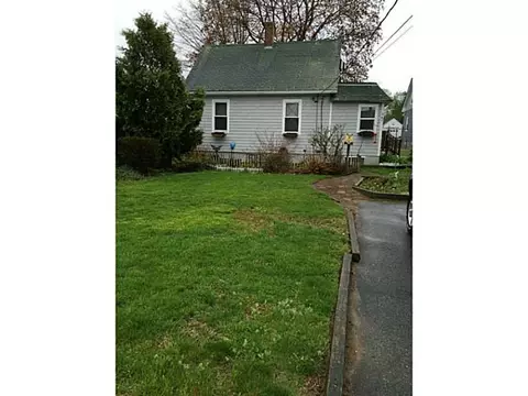 347 Mowry St, Woonsocket, RI 02895 photo 2