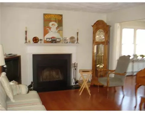 25 Albert St, Westerly, RI 02891 photo 4