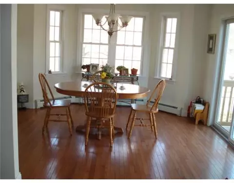 25 Albert St, Westerly, RI 02891 photo 2