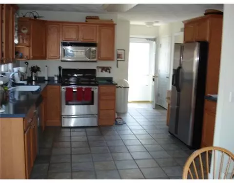 25 Albert St, Westerly, RI 02891 photo 3