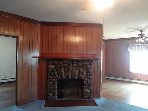 31 Spruce St, Westerly, RI 02891 photo 2