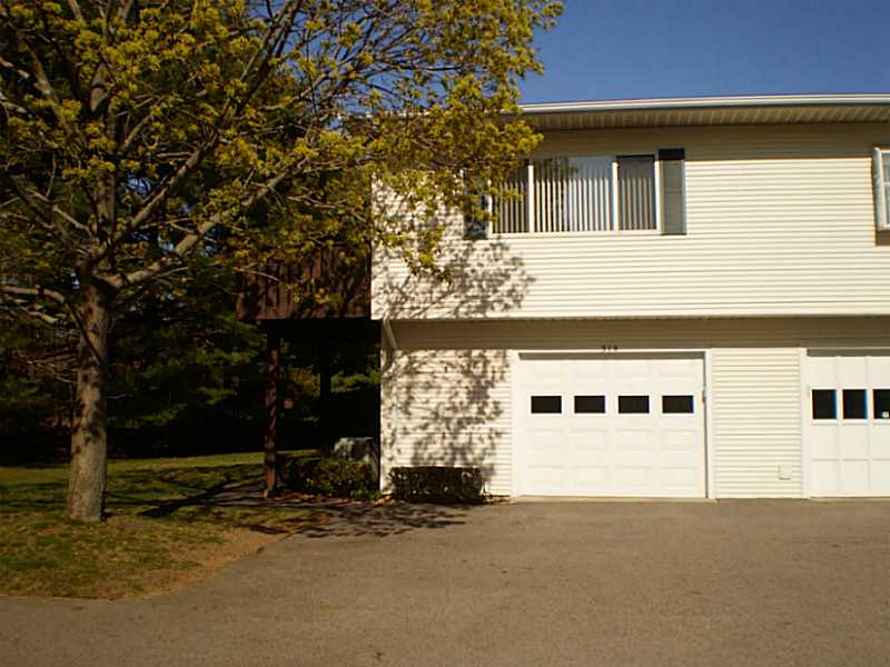 314 Chatham Cir, Warwick, RI 02886 photo 3