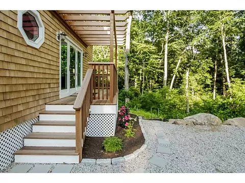 8 Gershwin Rd, Westerly, RI 02891 photo 2