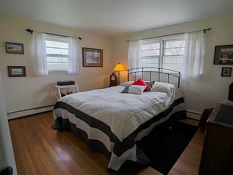 906 Mitchells Ln, Middletown, RI 02842 photo 12