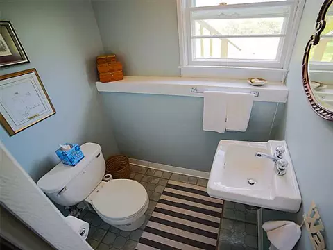 906 Mitchells Ln, Middletown, RI 02842 photo 19