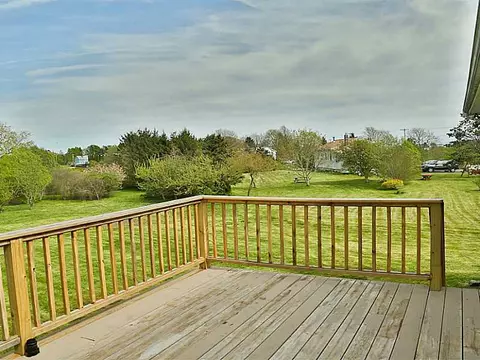 906 Mitchells Ln, Middletown, RI 02842 photo 20