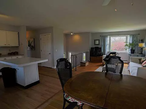 906 Mitchells Ln, Middletown, RI 02842 photo 7