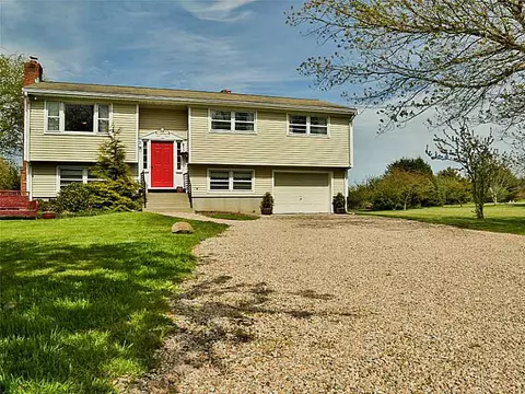 906 Mitchells Ln, Middletown, RI 02842 photo 1