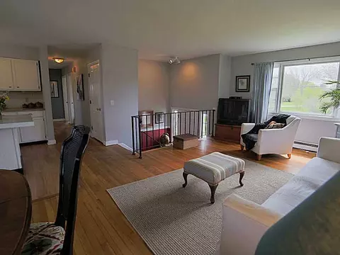 906 Mitchells Ln, Middletown, RI 02842 photo 9
