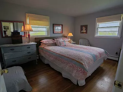 906 Mitchells Ln, Middletown, RI 02842 photo 13