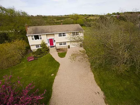906 Mitchells Ln, Middletown, RI 02842 photo 3