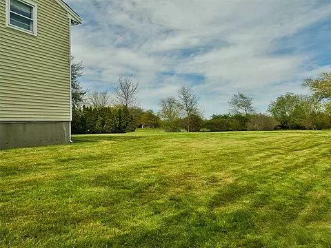 906 Mitchells Ln, Middletown, RI 02842 photo 22