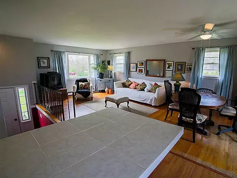 906 Mitchells Ln, Middletown, RI 02842 photo 5