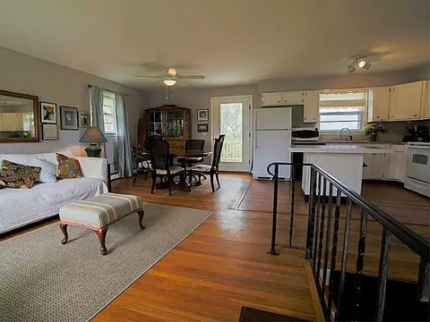 906 Mitchells Ln, Middletown, RI 02842 photo 8